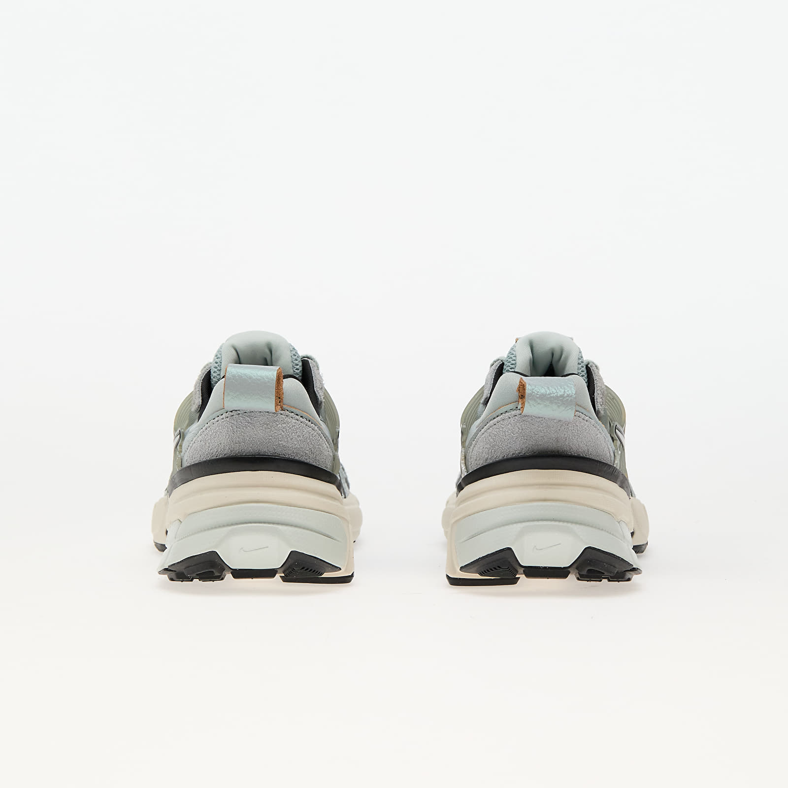 Frauen Nike W V2K Run Light Pumice/ Chrome-Lt Orewood Brn-Black