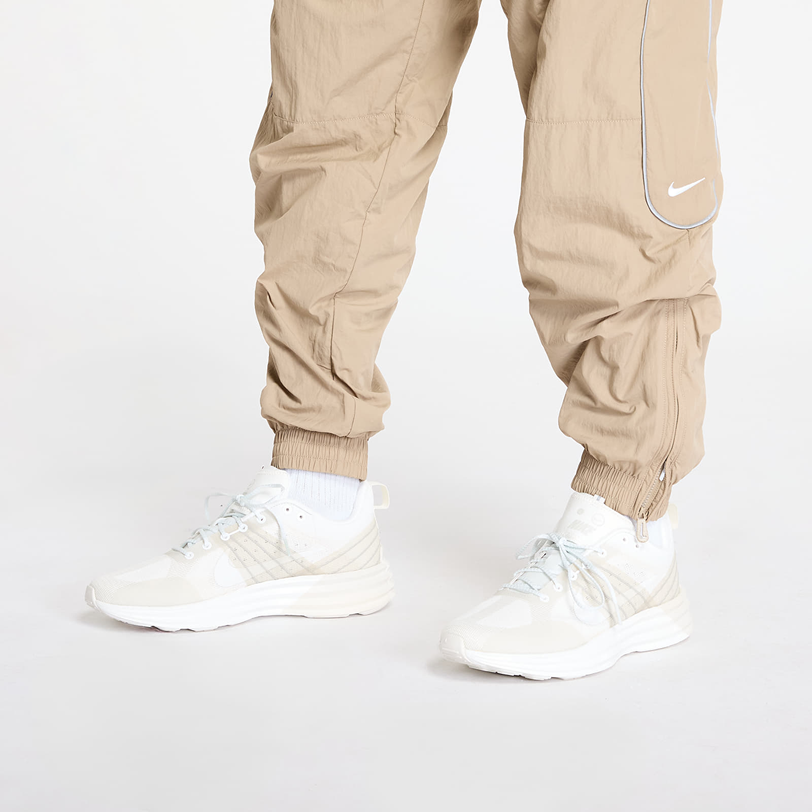 Džíny a kalhoty Nike Solo Swoosh Men's Track Pants Khaki/ White