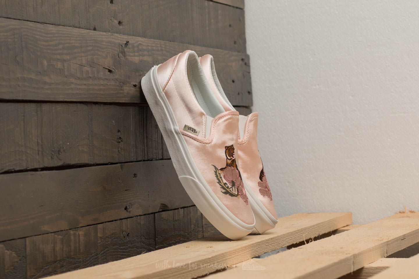 Women's shoes Vans Classic Slip-on (California Souvenir) Rose Dust/ Blanc De Blanc