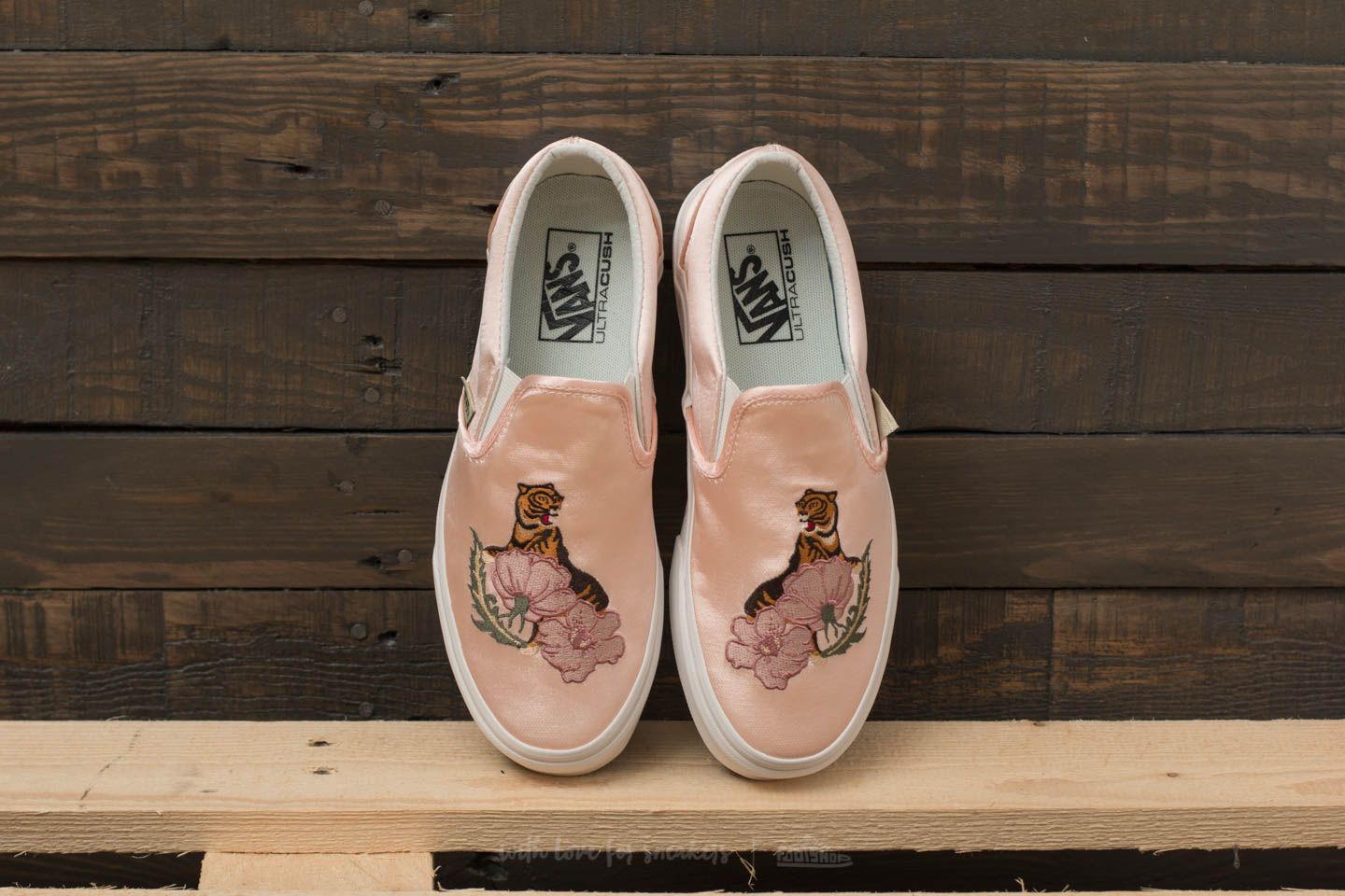 Women s shoes Vans Classic Slip on California Souvenir Rose Dust