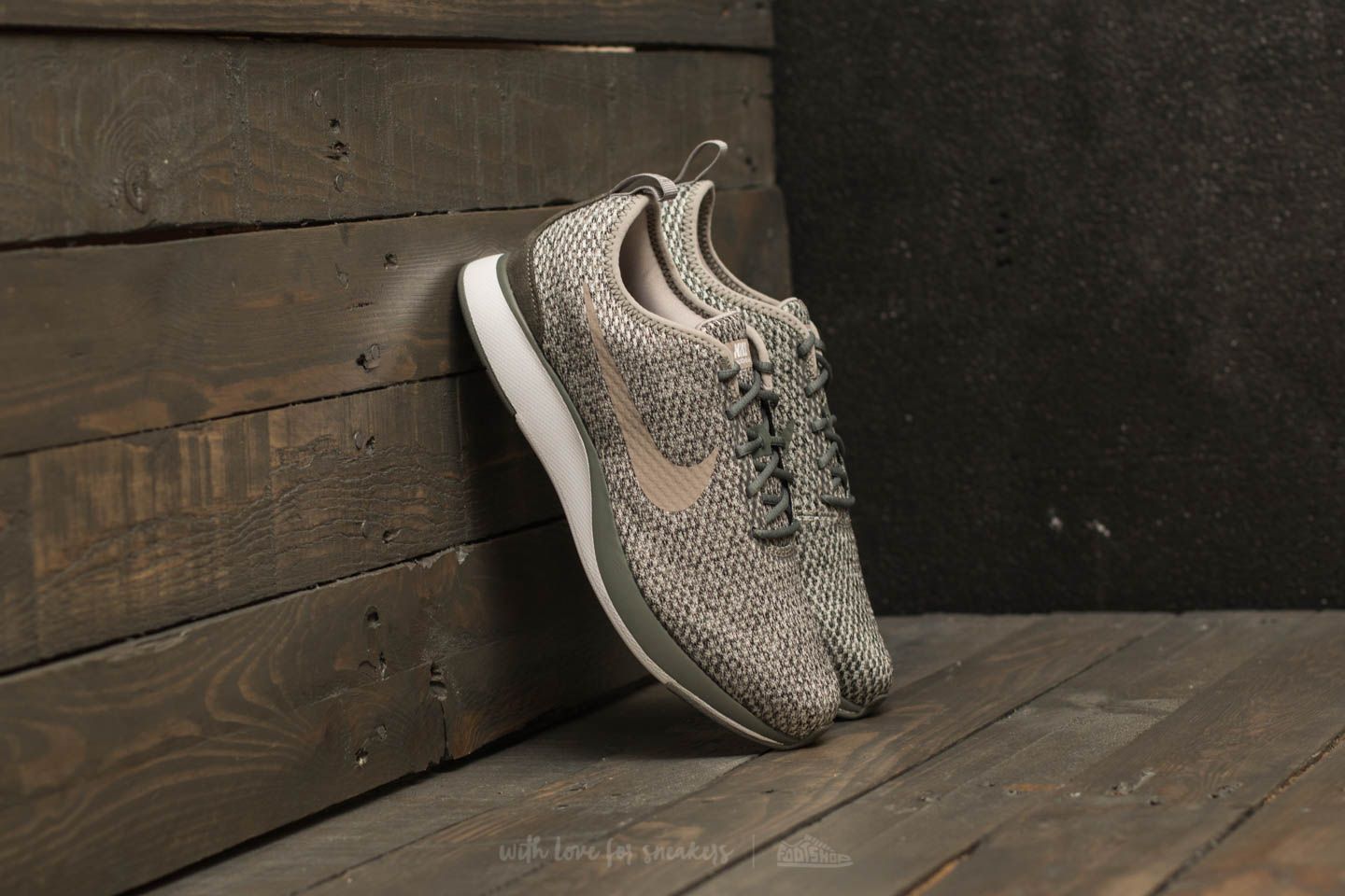 Sapatos de mulher Nike Dualtone Racer SE (GS) River Rock/ Cobblestone-Black