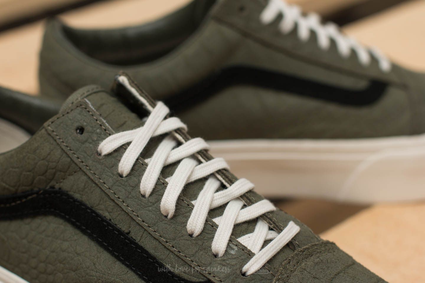 Dámské tenisky a boty Vans Old Skool Platform (Embossed) Grape Leaf/ Blanc De Blanc