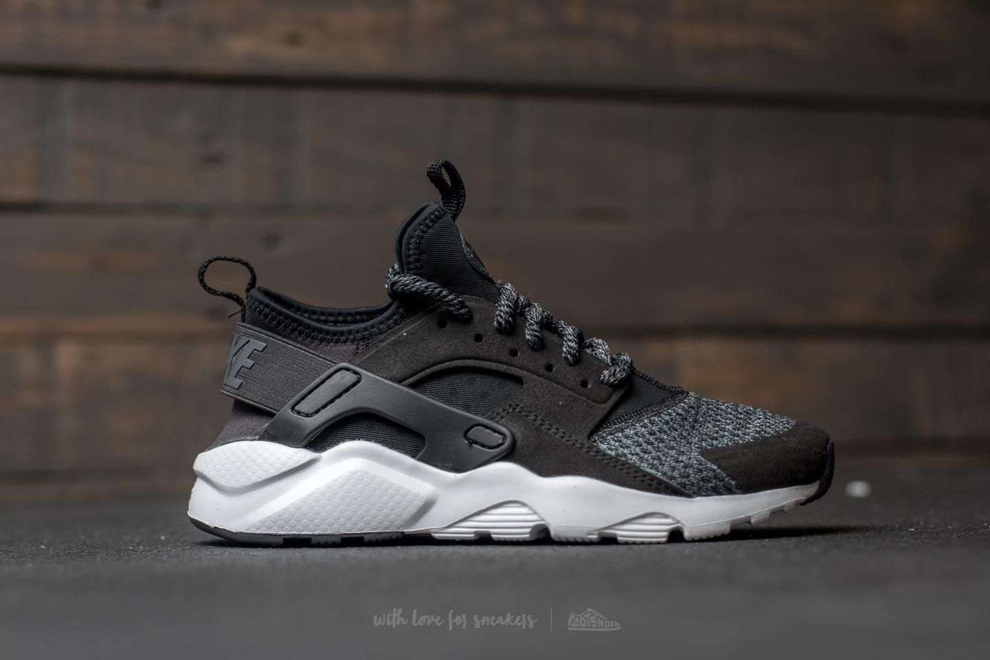 Chaussures et baskets femme Nike Air Huarache Run Ultra SE GS Black Black Anthracite Footshop