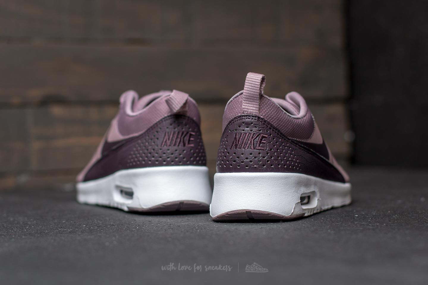 Women's air max thea shoes - taupe grey/port wine discount