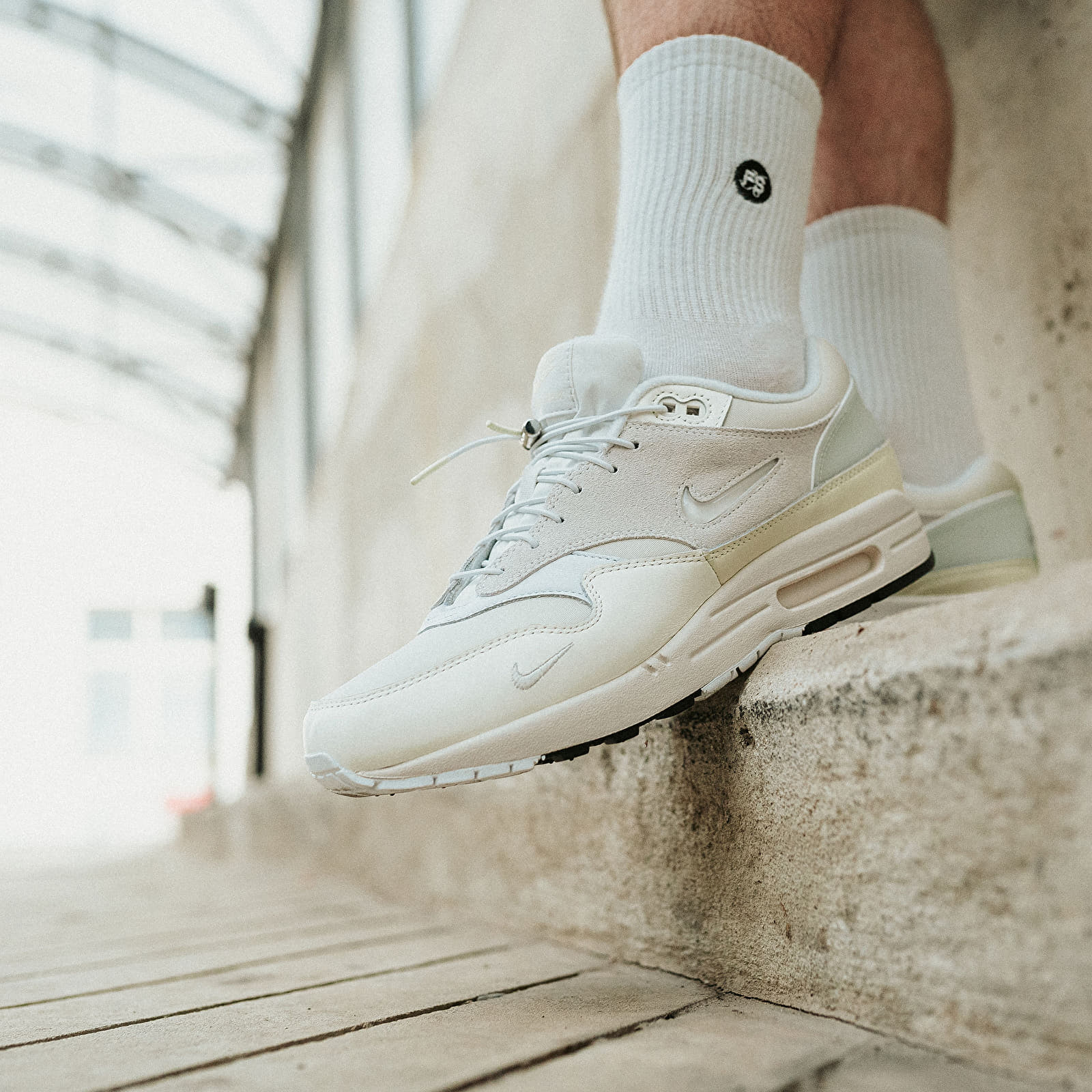 Men s shoes Nike Air Max 1 Premium Summit White White Sail Coconut Milk Footshop