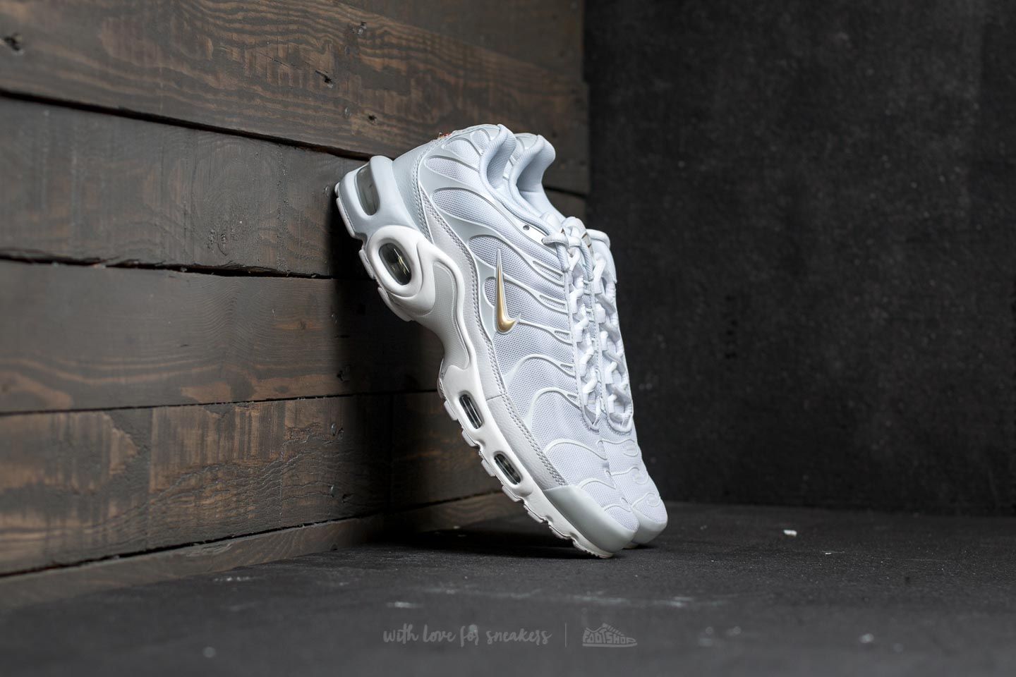 Men s shoes Nike Air Max Plus Pure Platinum Metallic Gold Footshop