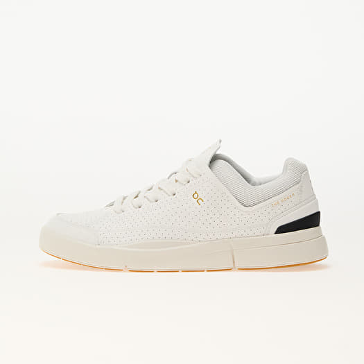 On M The Roger Centre Court White/ Black