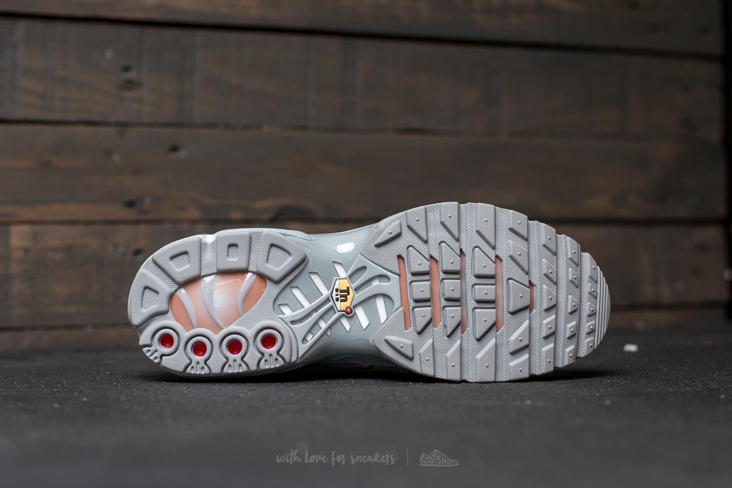 Men s shoes Nike Air Max Plus Wolf Grey Metallic Rose Gold Footshop