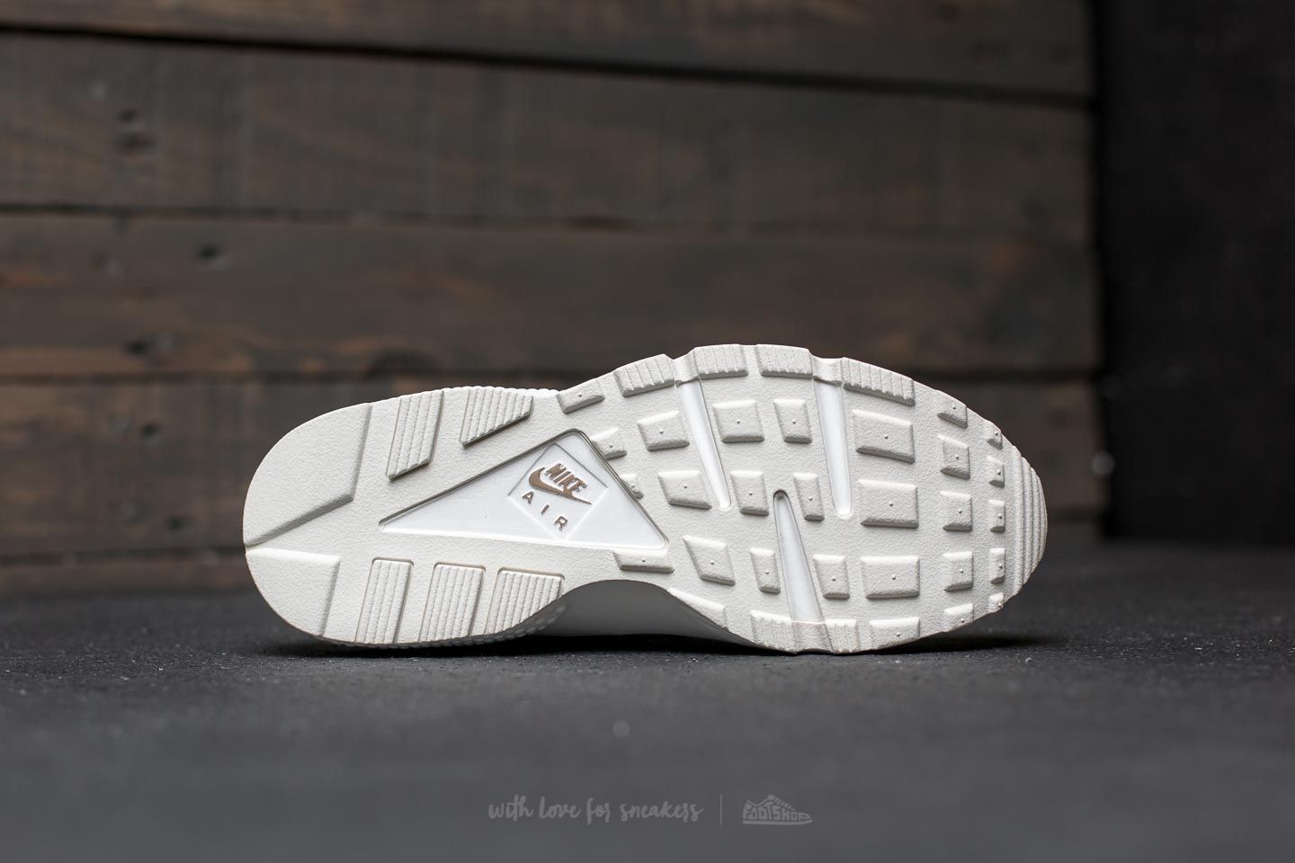 Damen Sneaker und Schuhe Nike Air Huarache Run Premium TXT WMNS Khaki/ Metallic Field-Summit White