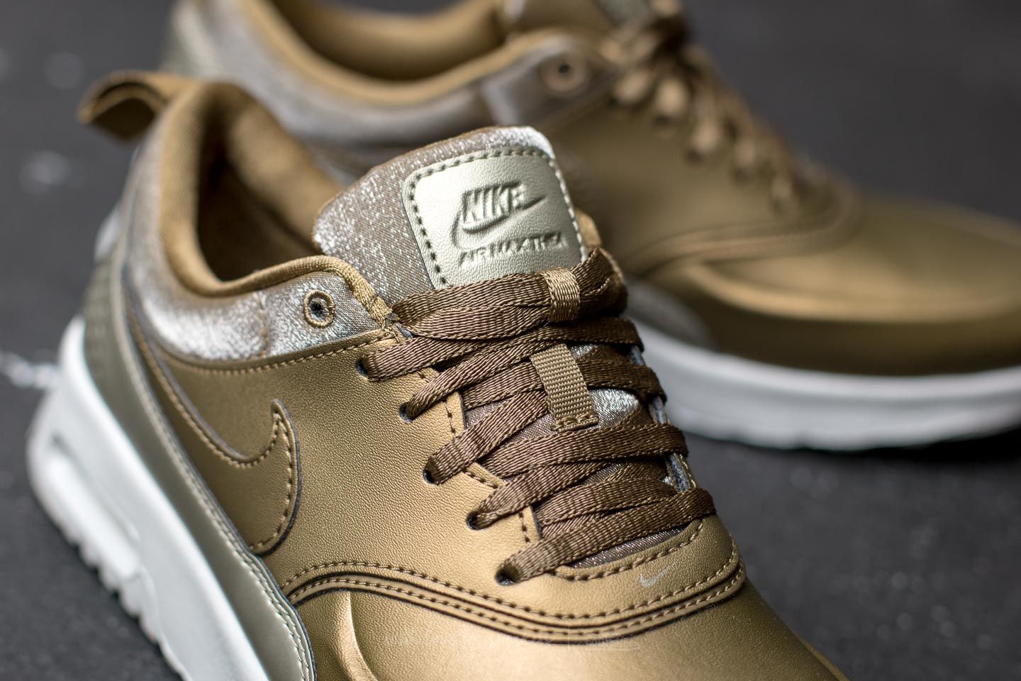 Nike thea deals premium gold