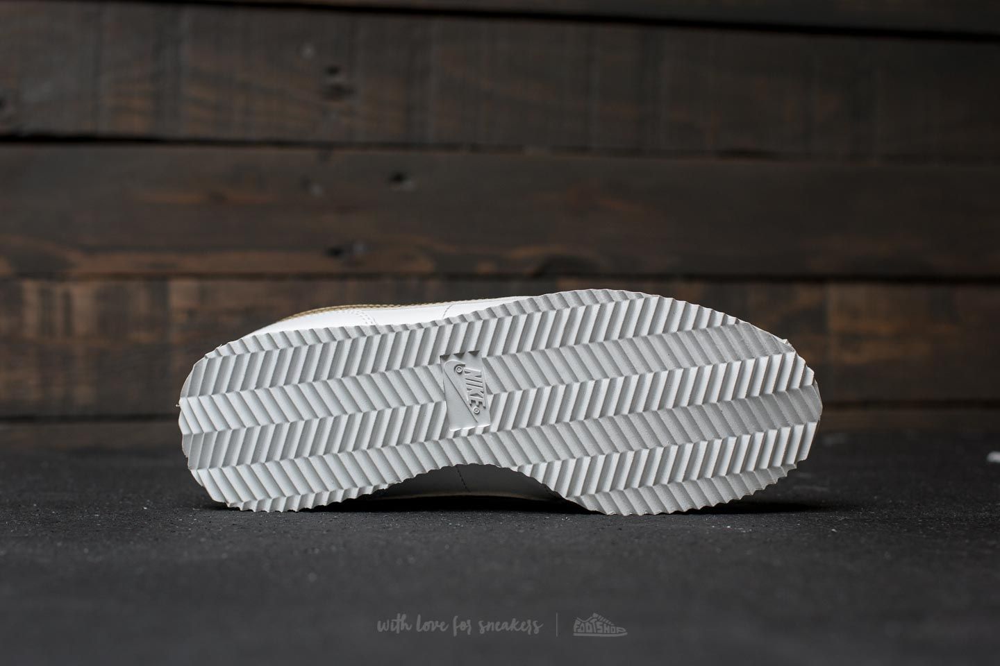 Női cipők Nike Cortez Basic SL (GS) Summit White/ Light Gold Star