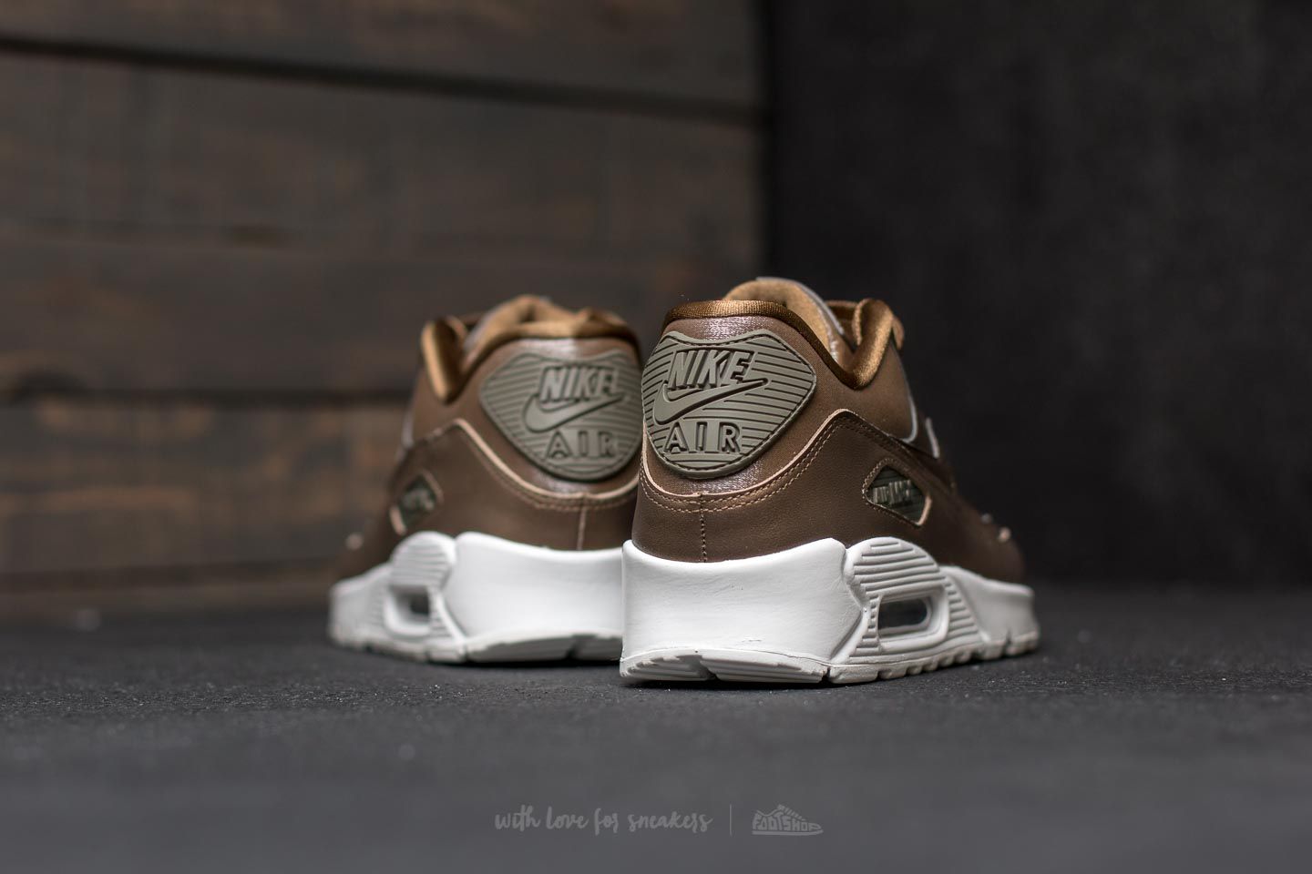 Naisten kengät Nike Wmns Air Max 90 Premium Metallic Field/ Metallic Field