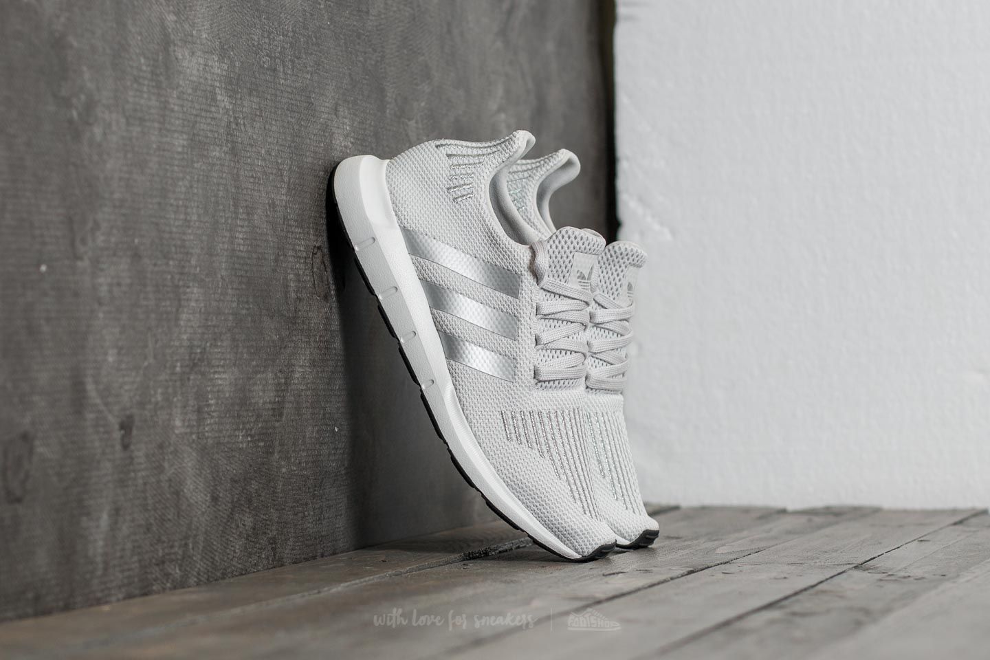 Women's swift run grey silver online