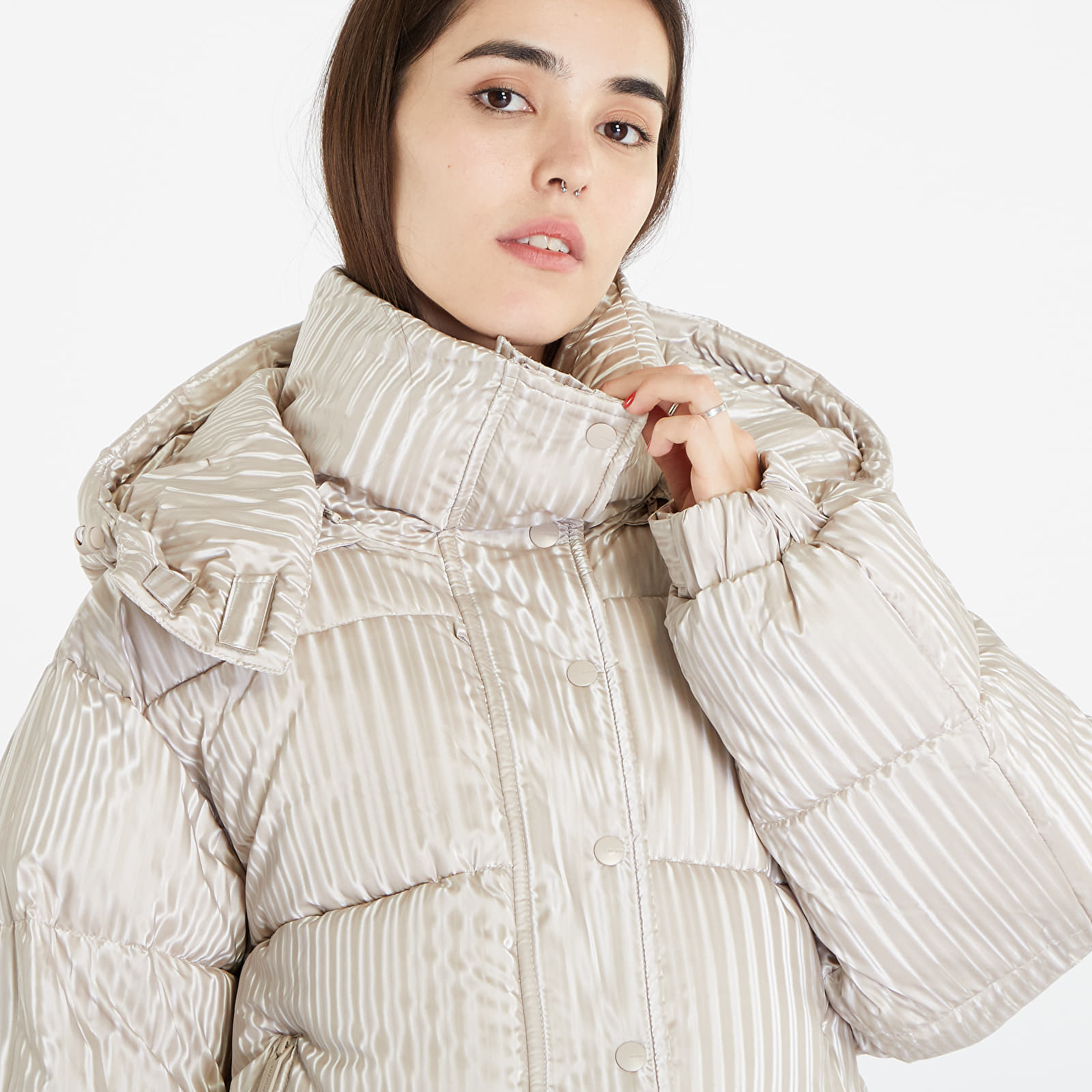 Jacken für Frauen Sixth June O/S Special Fabric Puffer Jacket Beige