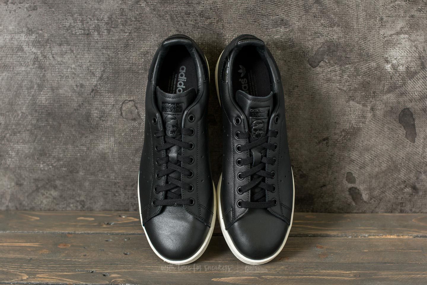Stan smith black leather white sole hotsell