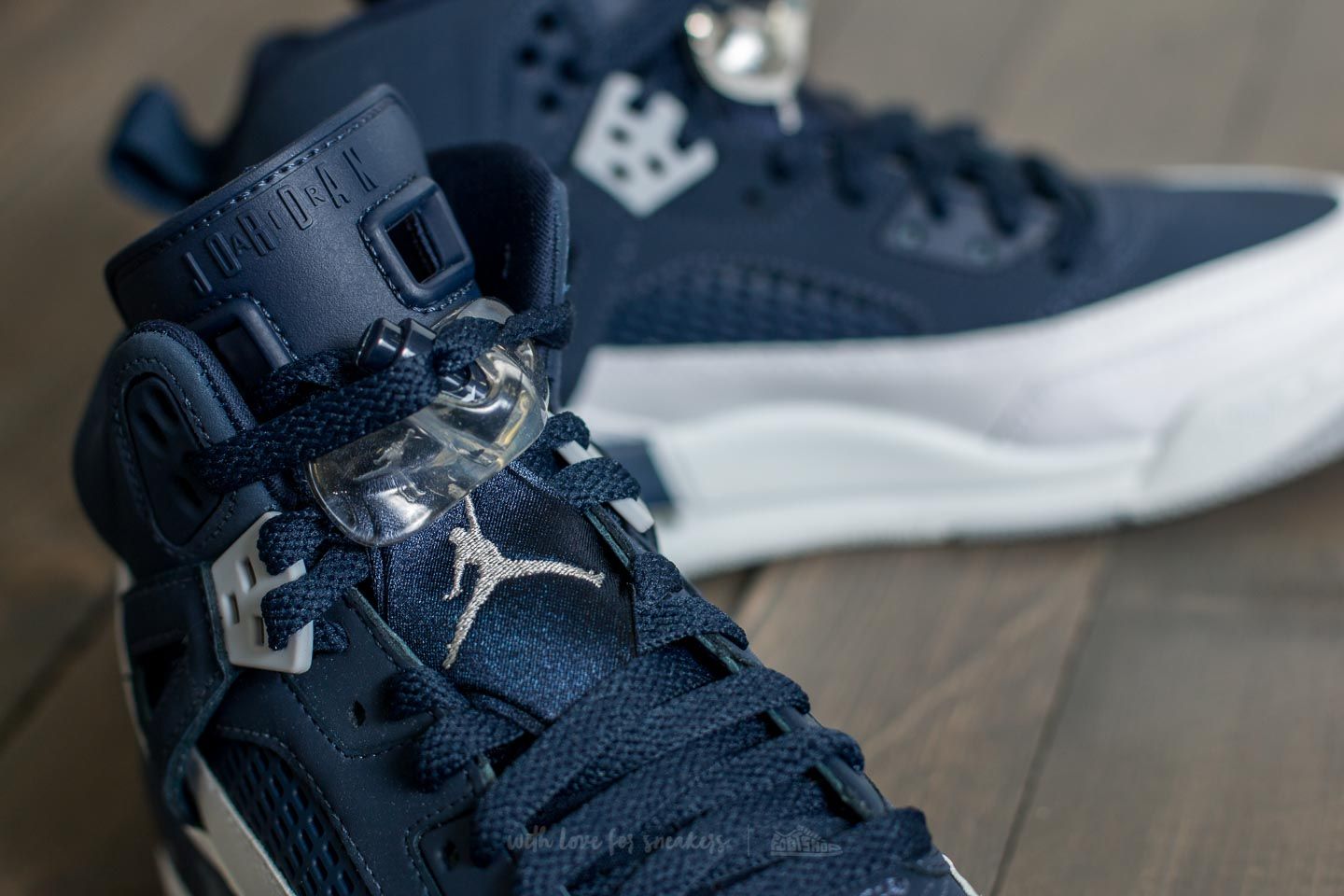 Women s shoes Jordan Spizike BG Midnight Navy Metallic Silver