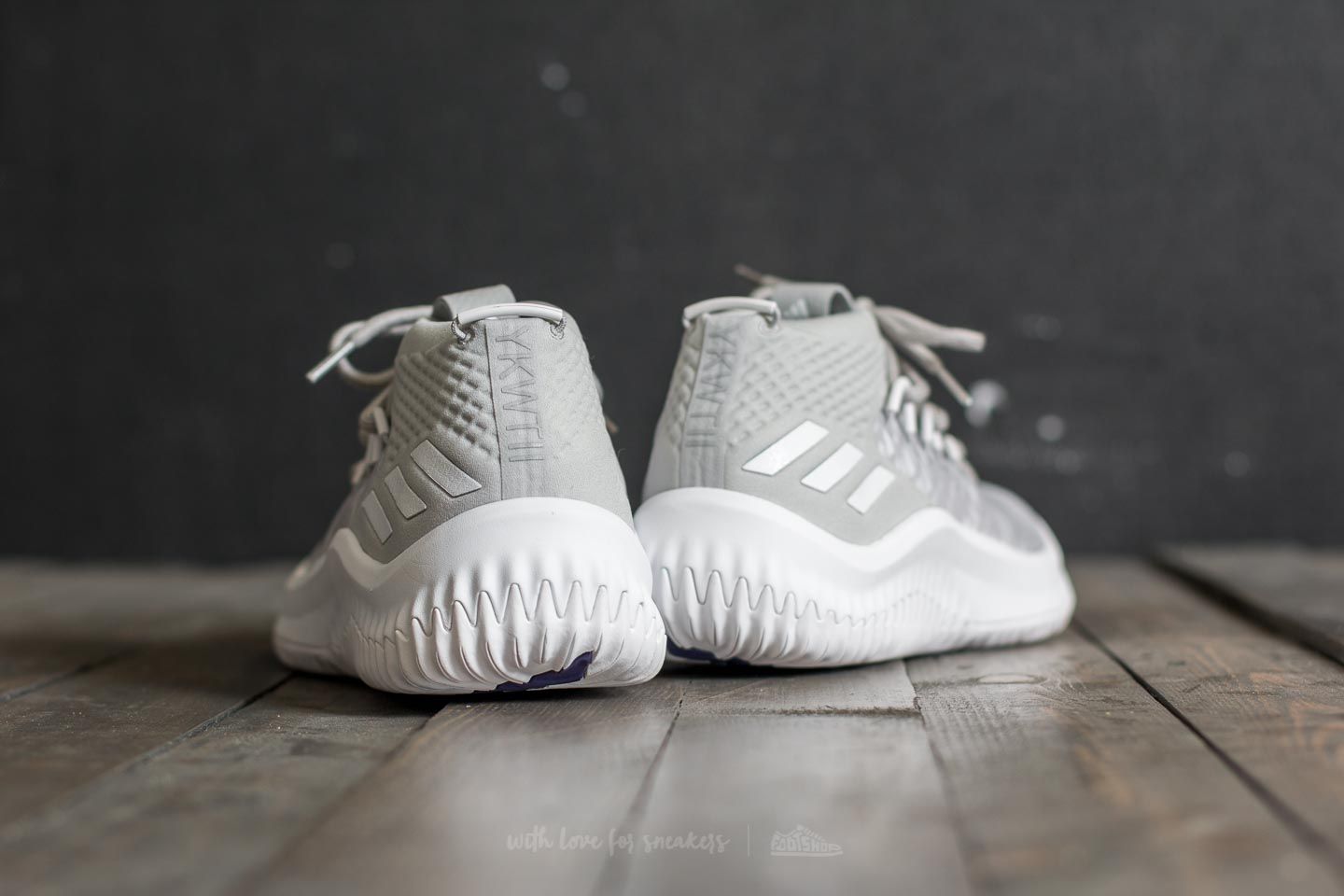 White dame 4 top