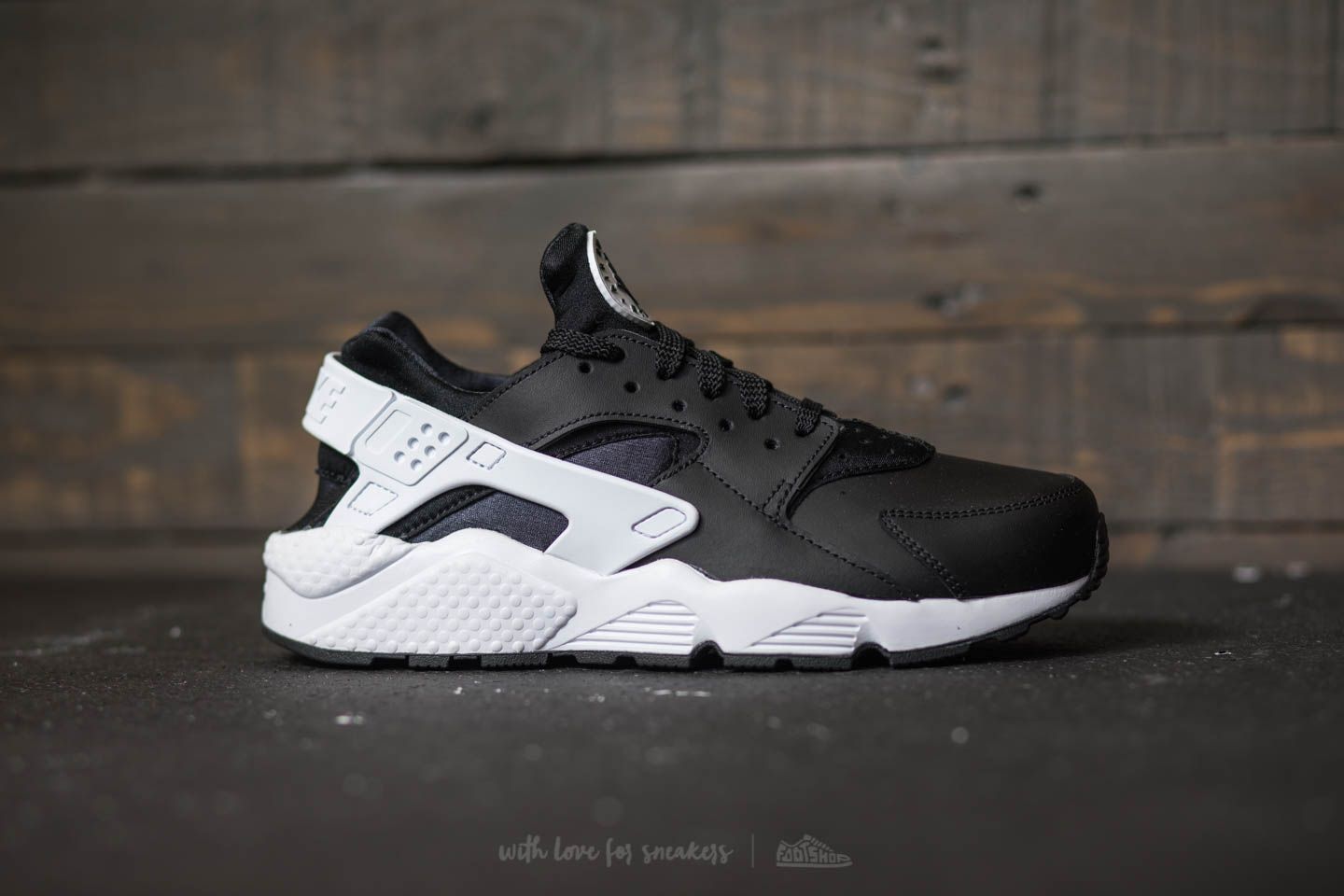 Huarache shoes black and white store