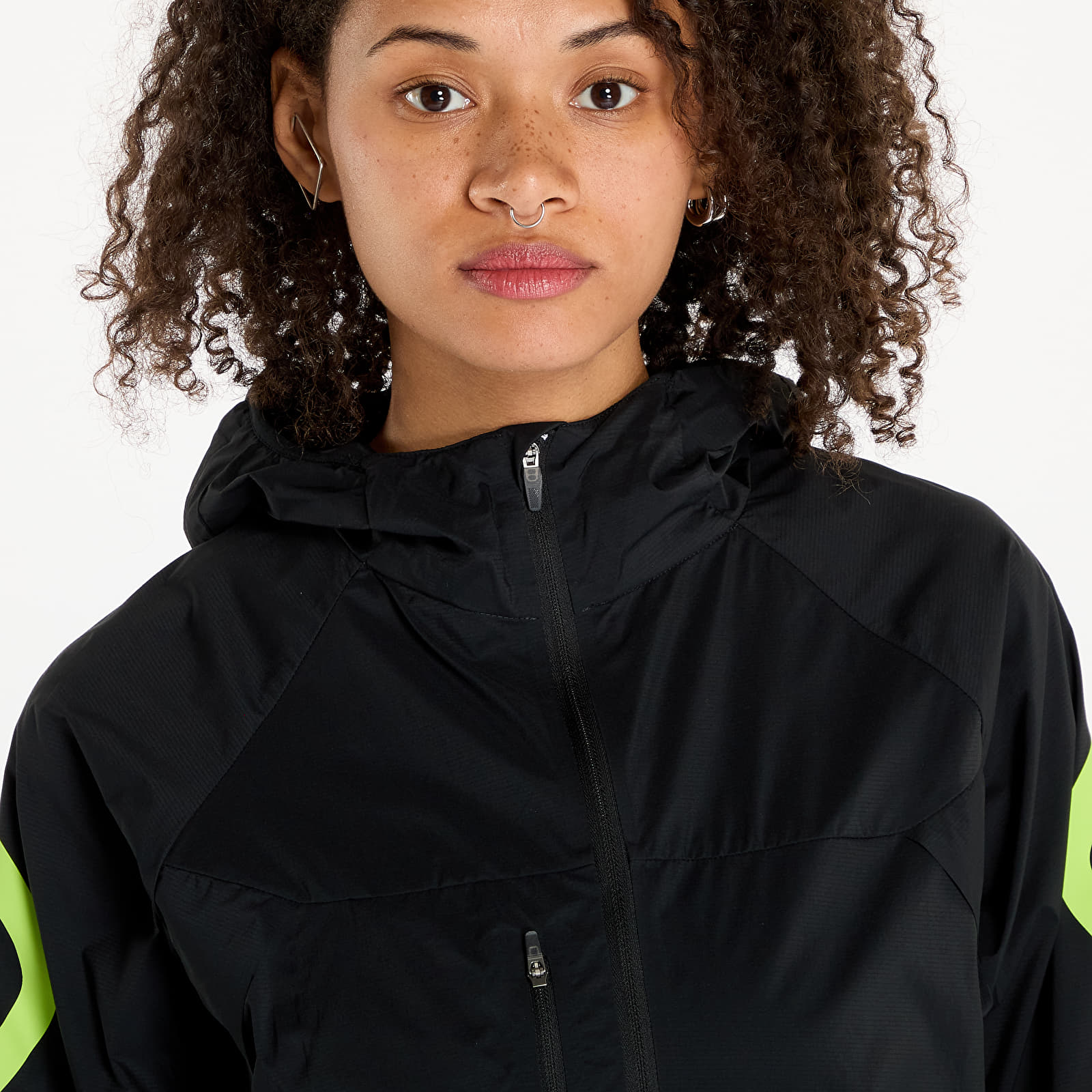 Jacken für Frauen adidas x Stella McCartney TruePace Jacket Black/ Semi Solar Slime