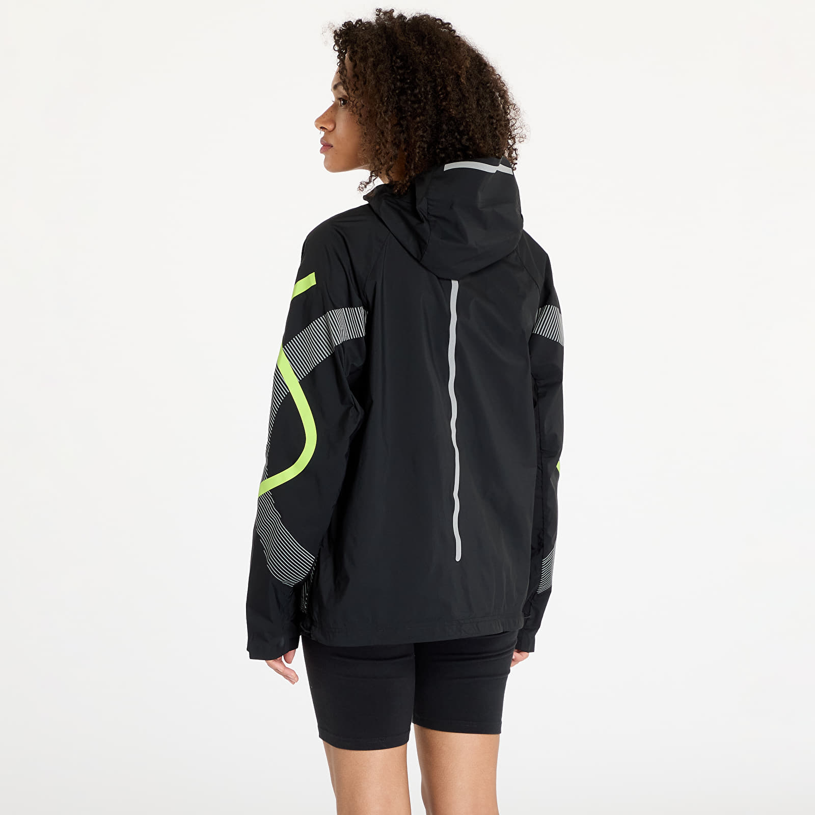 Jacken für Frauen adidas x Stella McCartney TruePace Jacket Black/ Semi Solar Slime