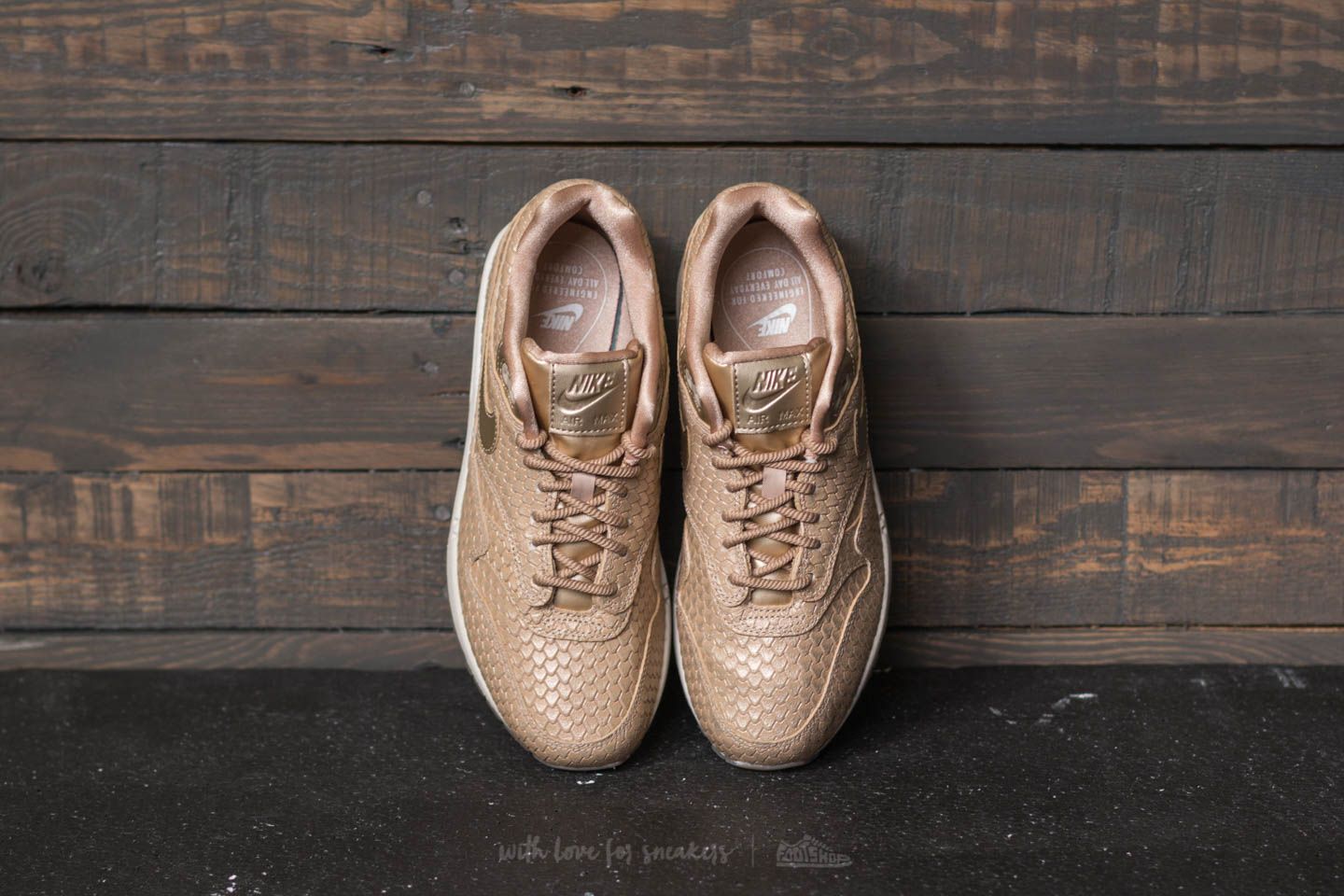 Nike women's air max 1 premium blur/lt orewood brown outlet