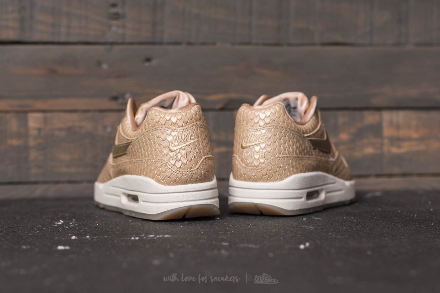 Women s shoes Nike Wmns Air Max 1 Premium Blur Blur Light Orewood Brown Footshop