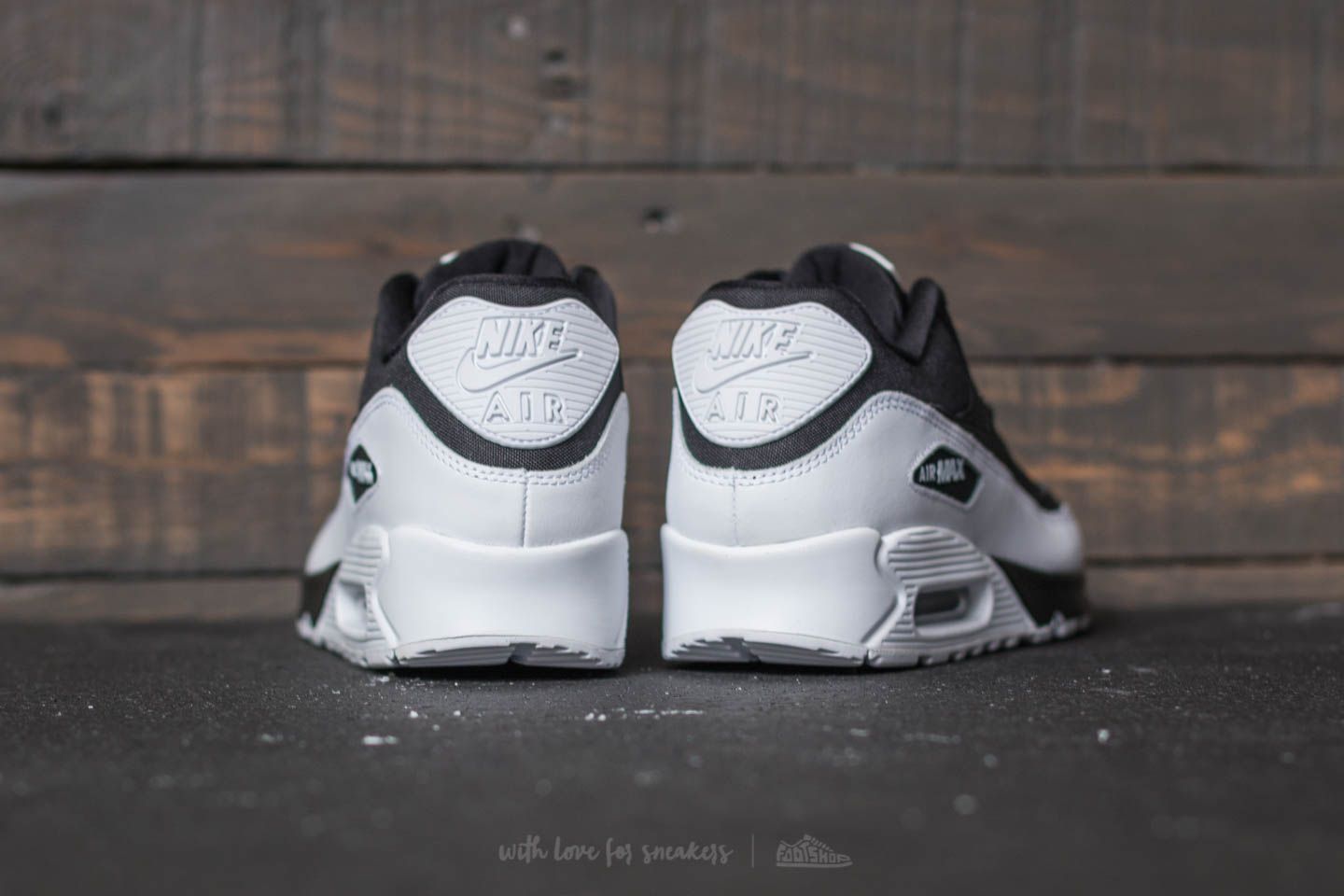 Nike air max 90 essential preto e branco hotsell