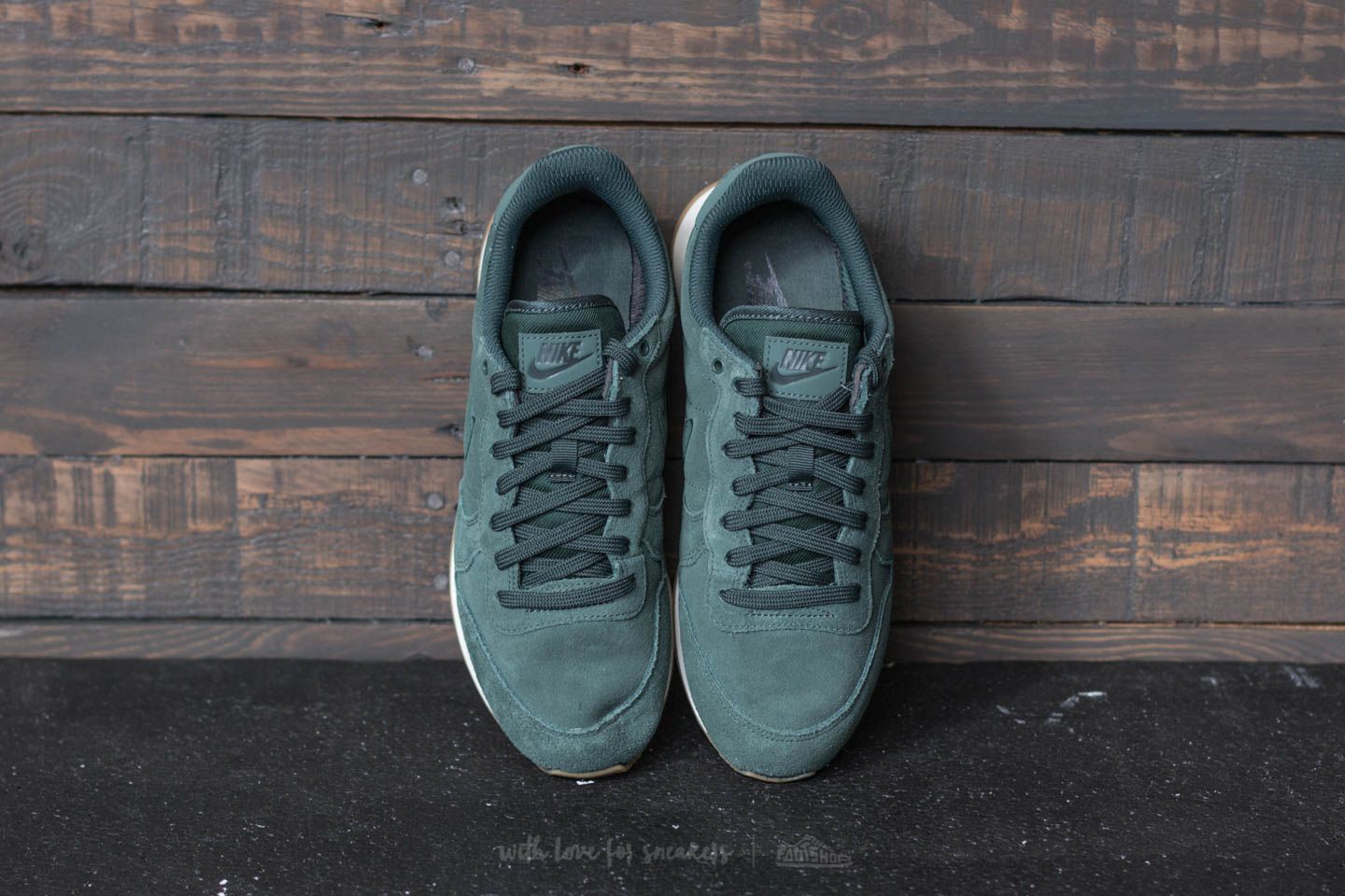 Nike internationalist 2025 green vintage