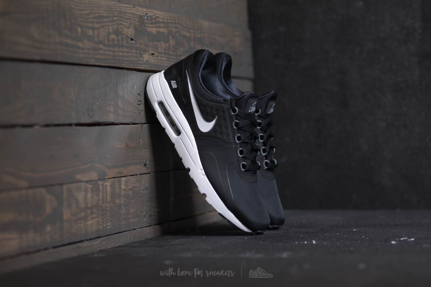Air max zero essential black white 2025