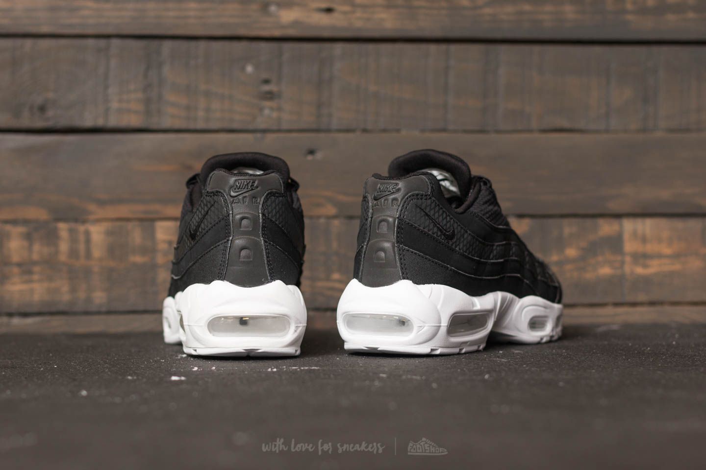 Nike air max 95 premium se black white team orange 2025