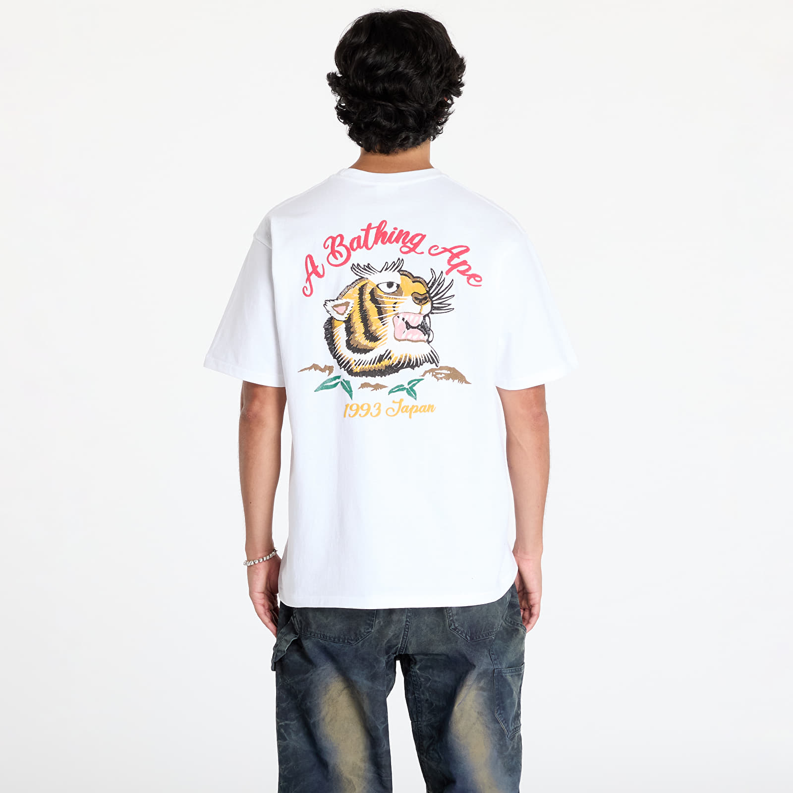 Miesten T-paidat A BATHING APE Embroidery Style Souvenir Logo Tee White