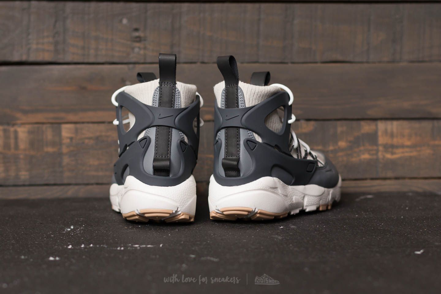 Nike footscape mid top
