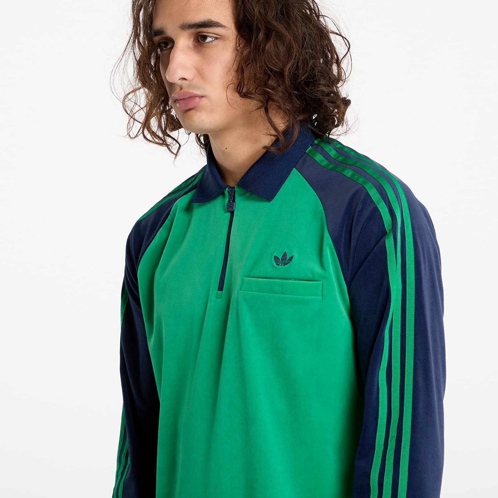 Männer T-Shirts adidas Velour Polo Green/ Night Indigo