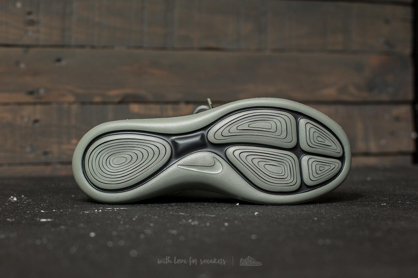 Naisten kengät Nike W Lunarcharge Essential Dark Stucco/ Dark Stucco-Black
