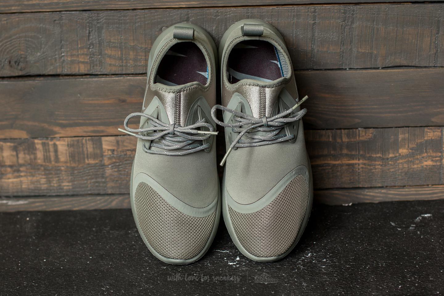 Naisten kengät Nike W Lunarcharge Essential Dark Stucco/ Dark Stucco-Black