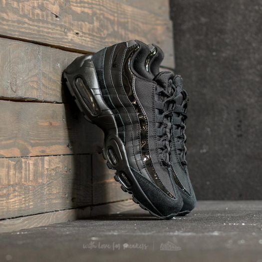 Nike air max 95 black on feet hotsell