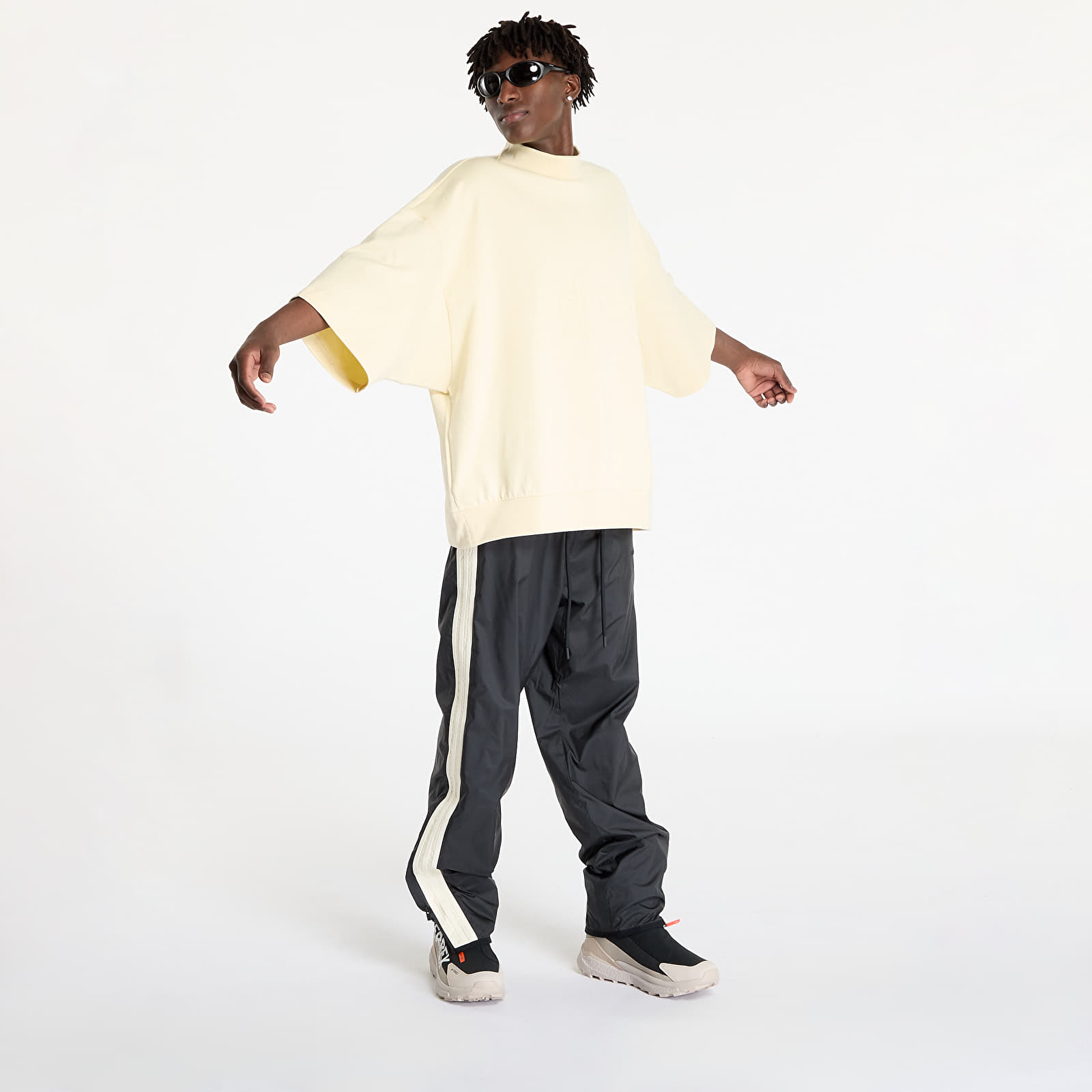 Férfi pólok adidas x Fear Of God Athletics Logo 3/4 Tee Pale Yellow