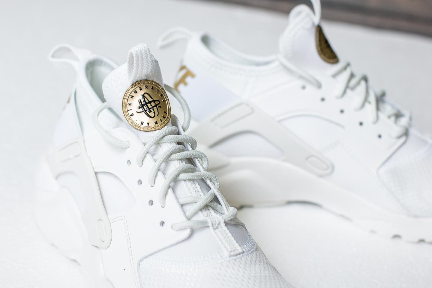 Sieviešu apavi Nike Air Huarache Run Ultra GS Summit White/ Metallic Gold