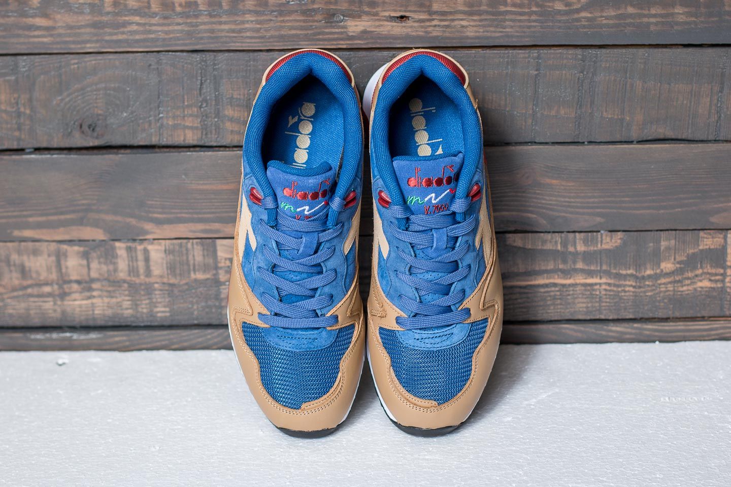 Férfi cipők Diadora V7000 Premium Dutch Blue/ Croissant/ Ketch
