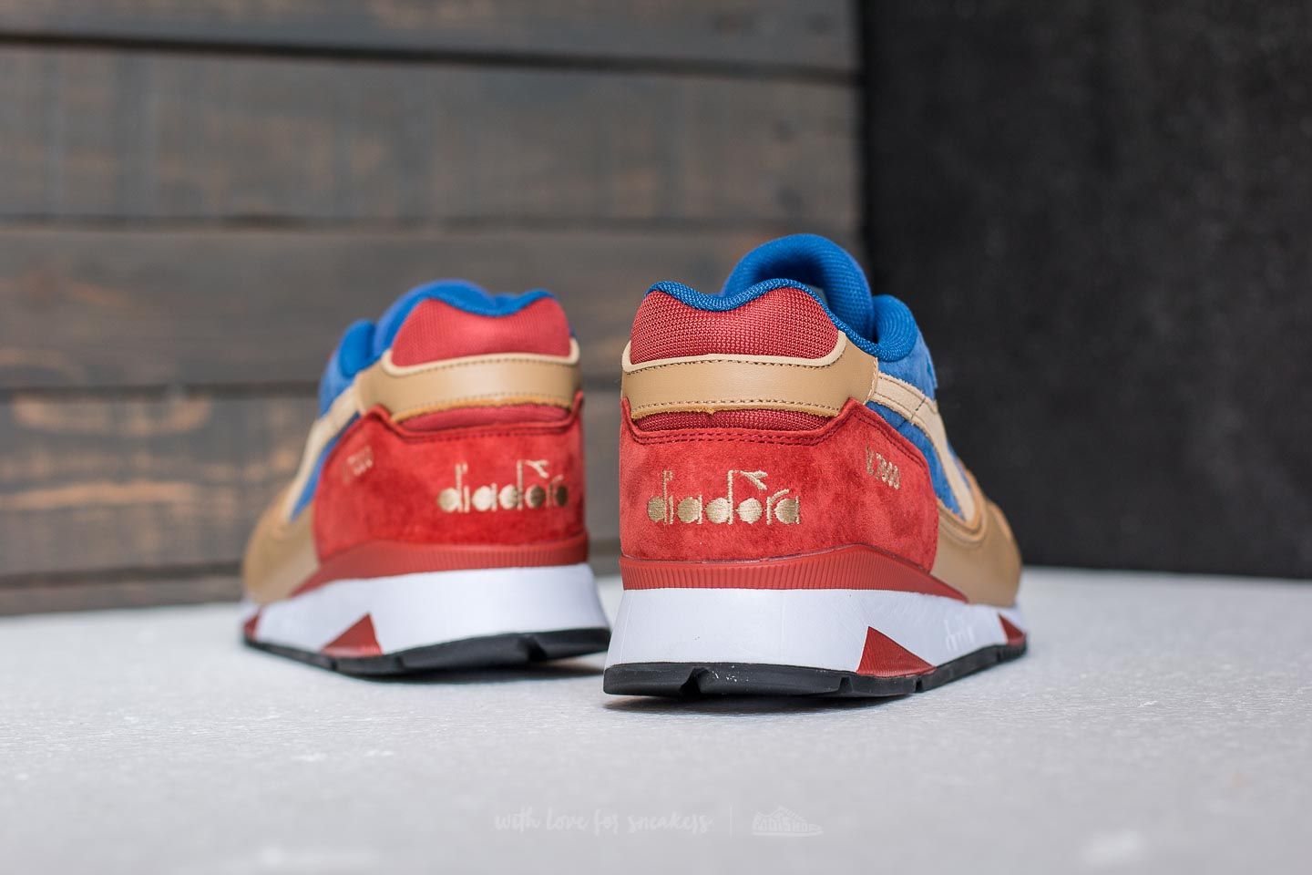 Férfi cipők Diadora V7000 Premium Dutch Blue/ Croissant/ Ketch