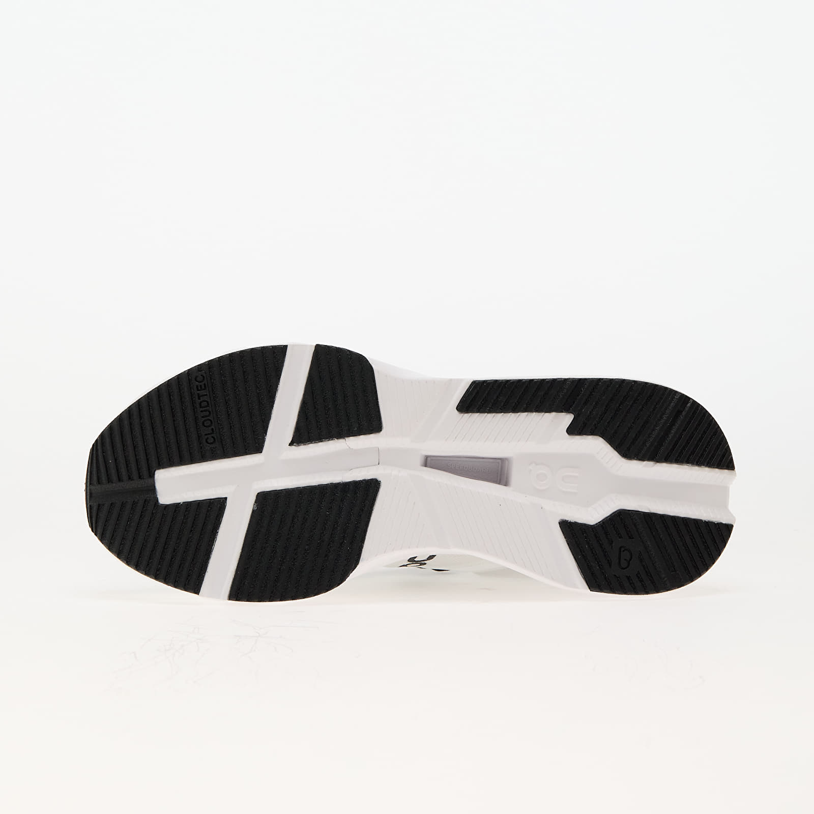 Herresko On M Cloudnova X White/ Black