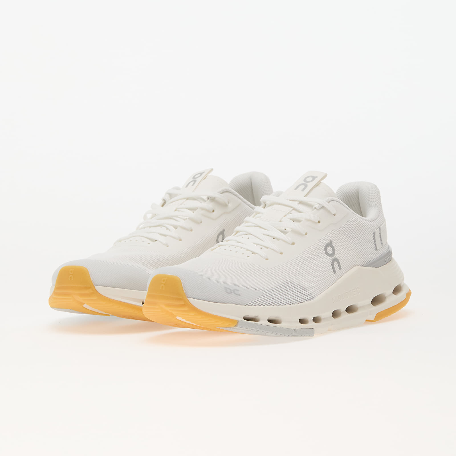 Încălțăminte și sneakerși pentru femei On W Cloudnova Form 2 White/ Ivory