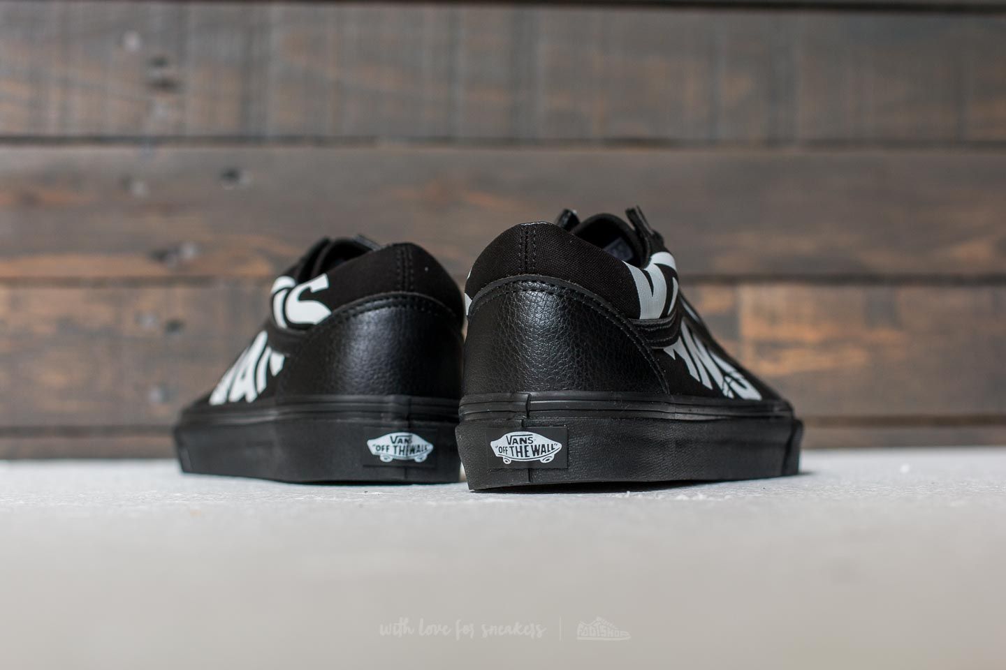 Vans old skool black white mens top
