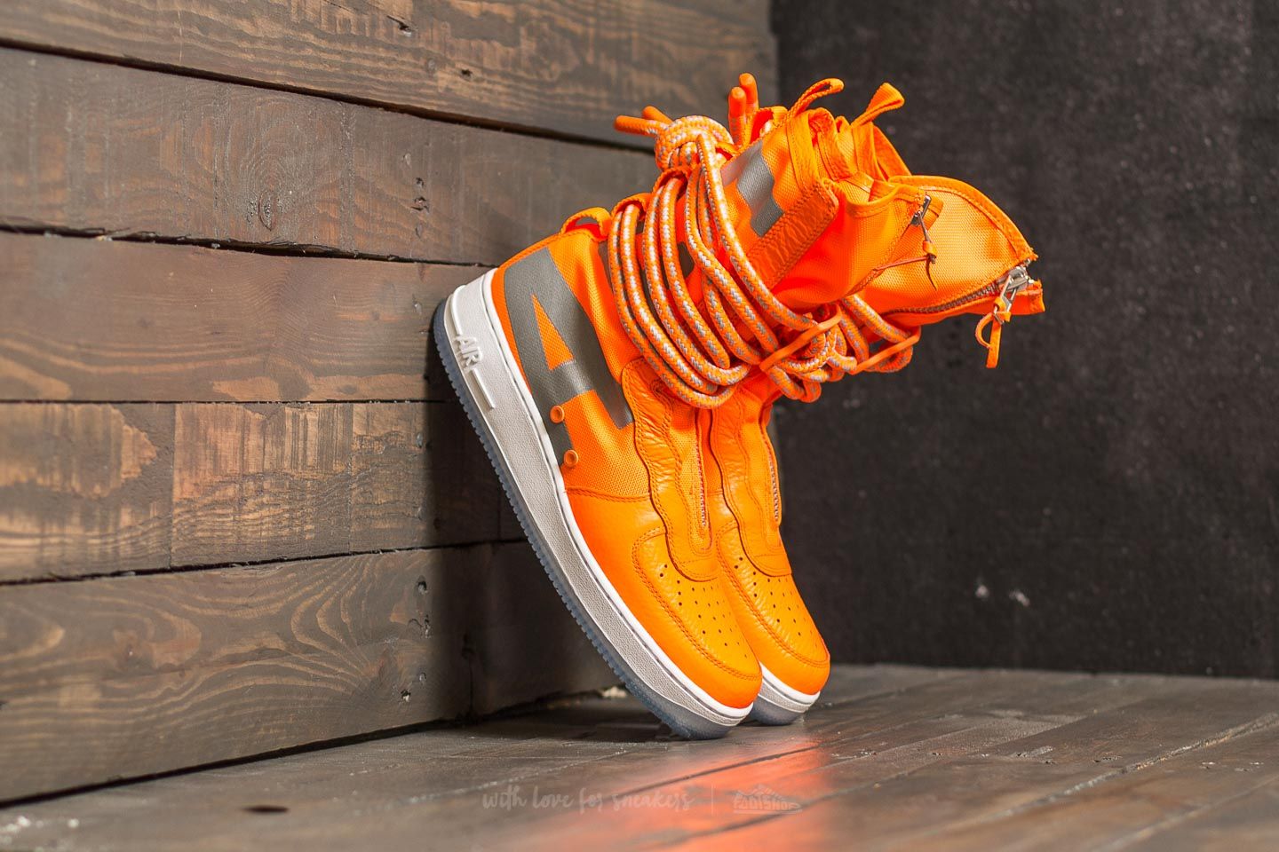 Men s shoes Nike SF Air Force 1 Hi Total Orange Total Orange Footshop