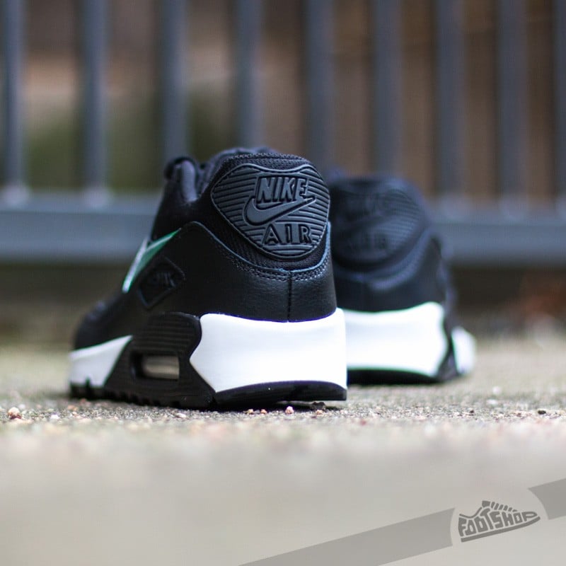 Moteriška avalynė Nike Air Max 90 (GS) Black/ Black-White