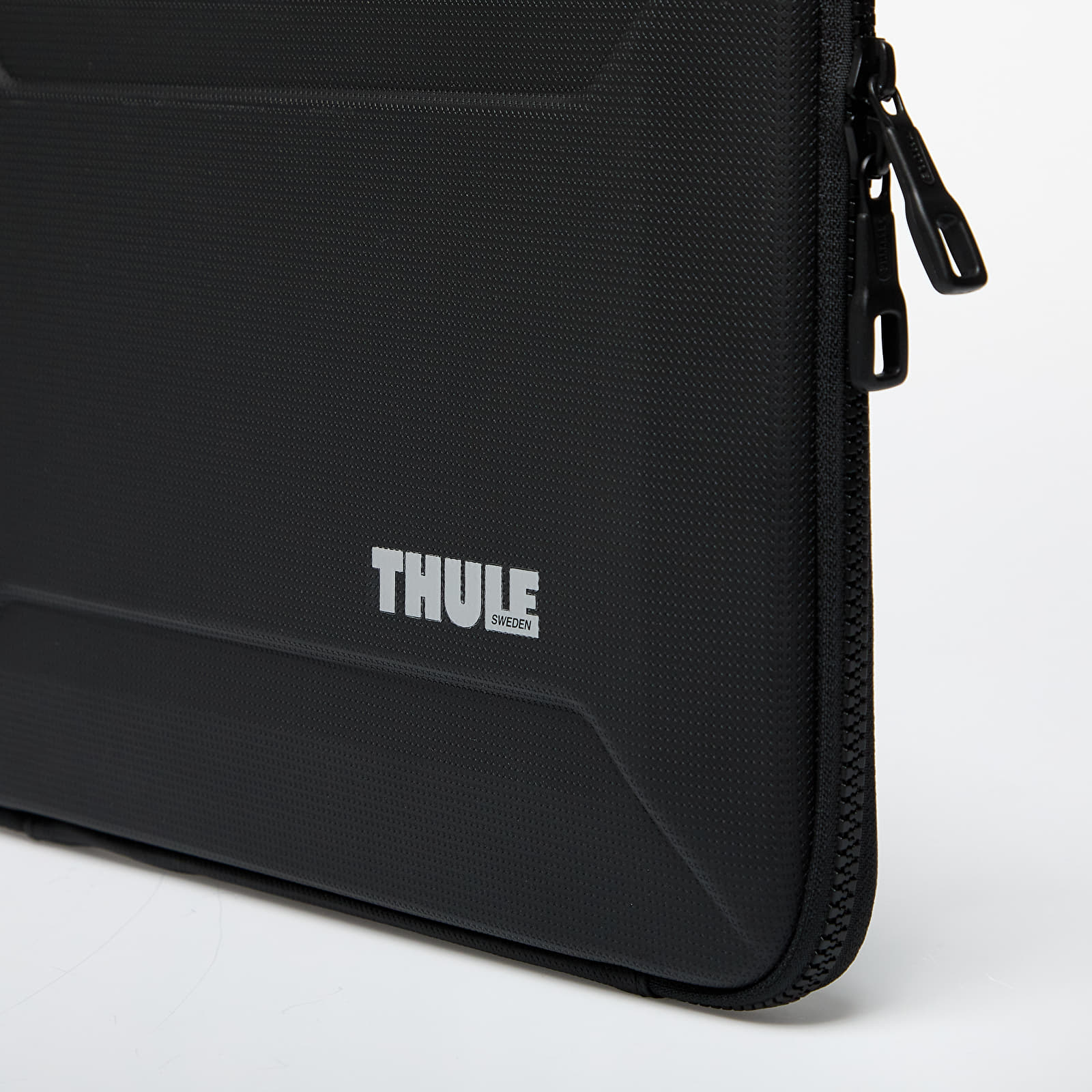 Egyéb kiegészítők Thule Gauntlet 4 Case 14" Macbook Black