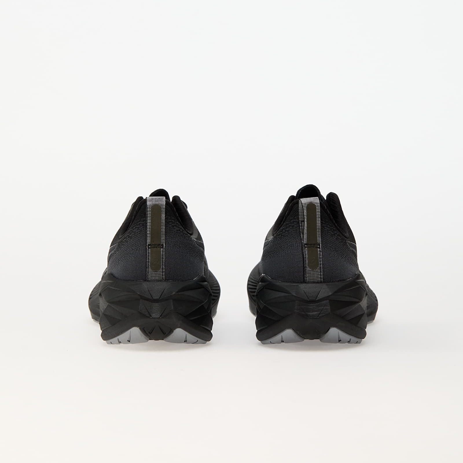 Ženski čevlji Asics Novablast 4 Black/ Graphite Grey