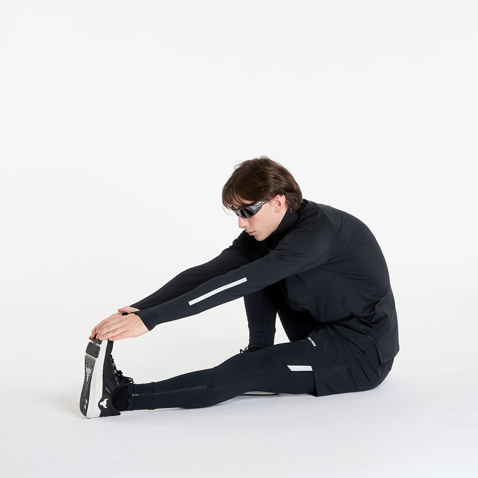 Pánské mikiny Under Armour Launch Elite Cw Half Zip Black