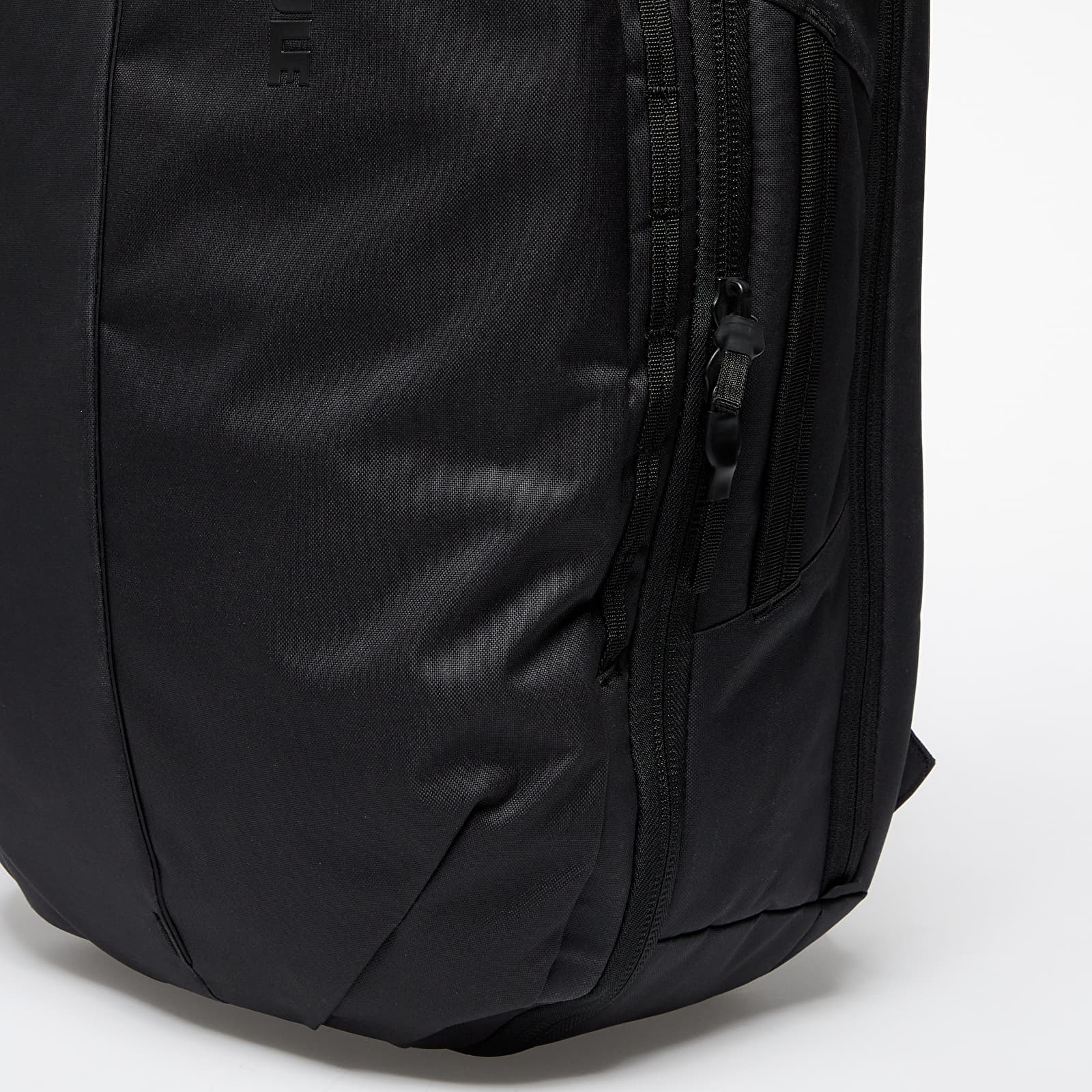 Batohy Thule Aion Travel Backpack 40 l  Black