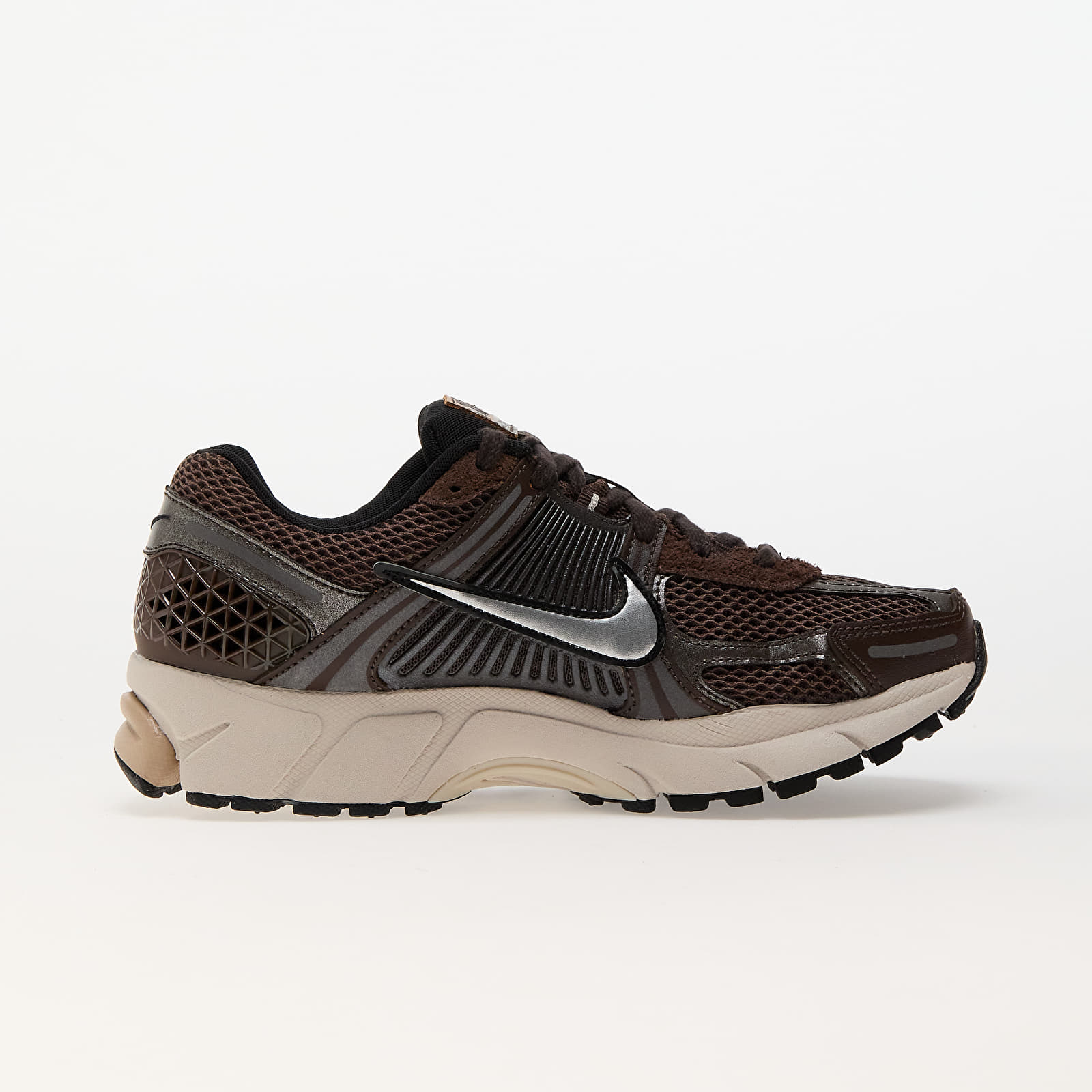 Încălțăminte și sneakerși pentru femei Nike W Zoom Vomero 5 Baroque Brown/ Chrome-Lt Orewood Brn-Hemp